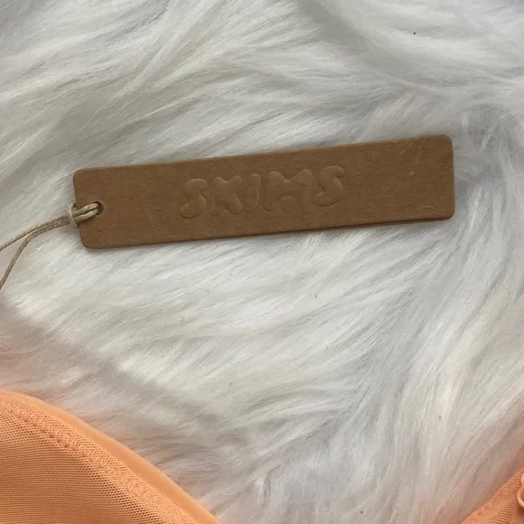SKIMS fits everybody crossover bralette size small - Picture 3 of 5